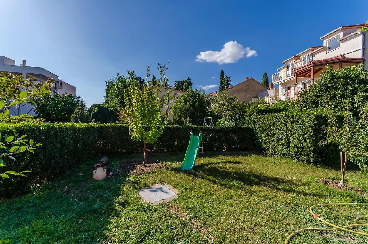 Apartment Benzon Kastela Croatia