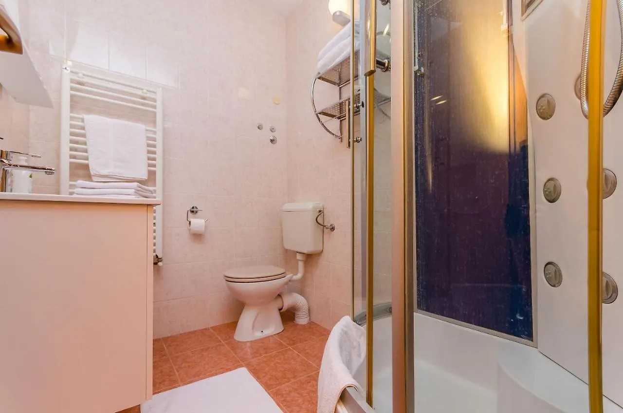 Apartment Benzon Kastela