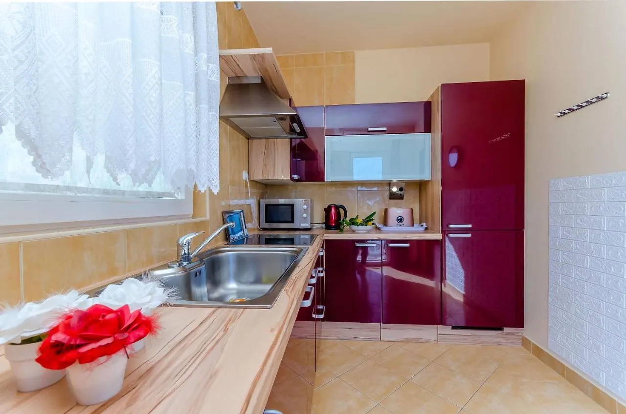 Apartment Benzon Kastela 0*,