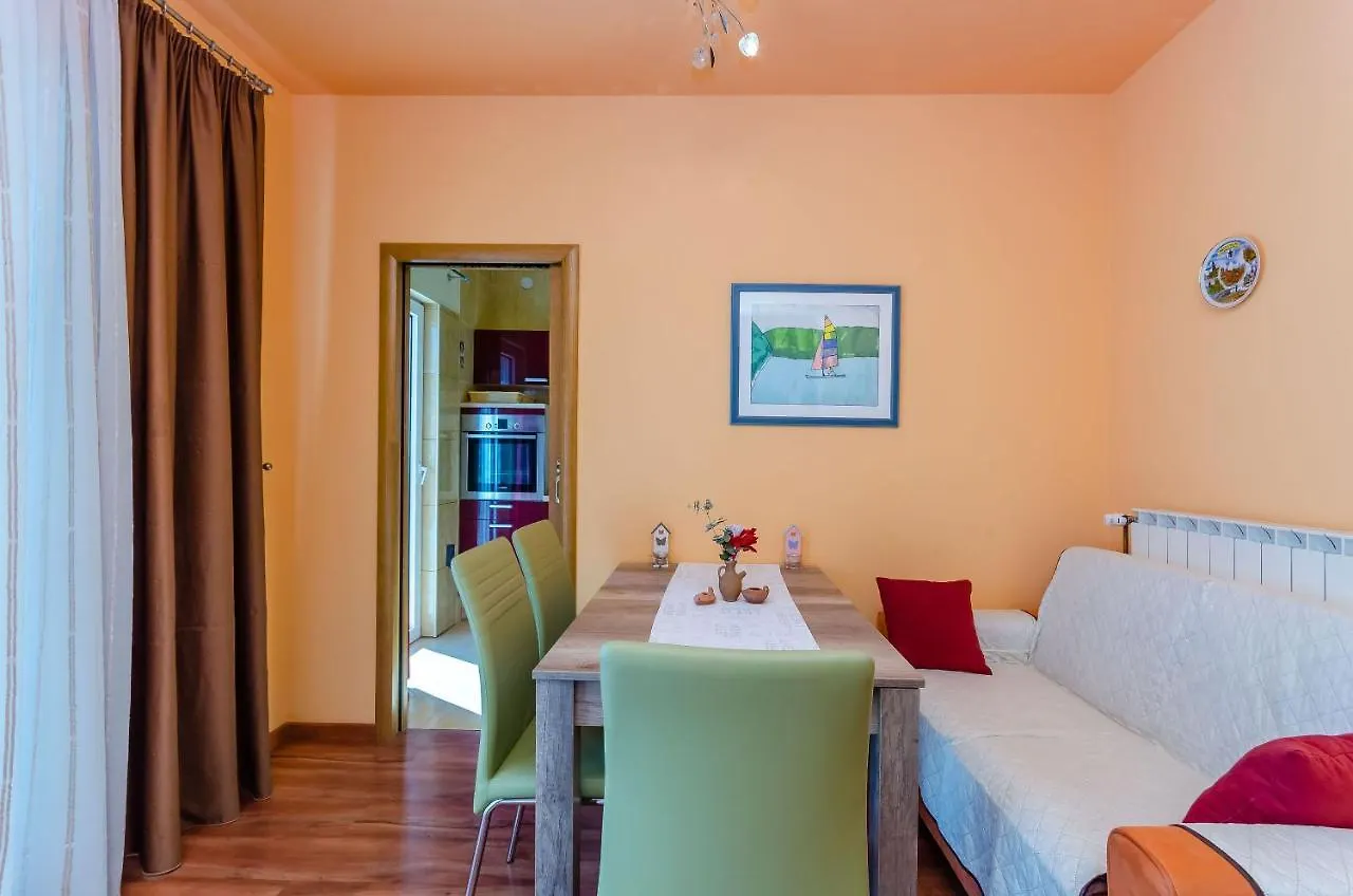 Apartment Benzon Kastela Croatia