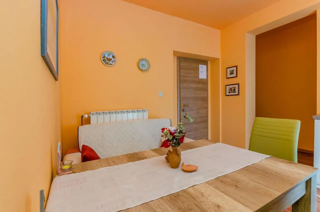 Apartment Benzon Kastela Croatia