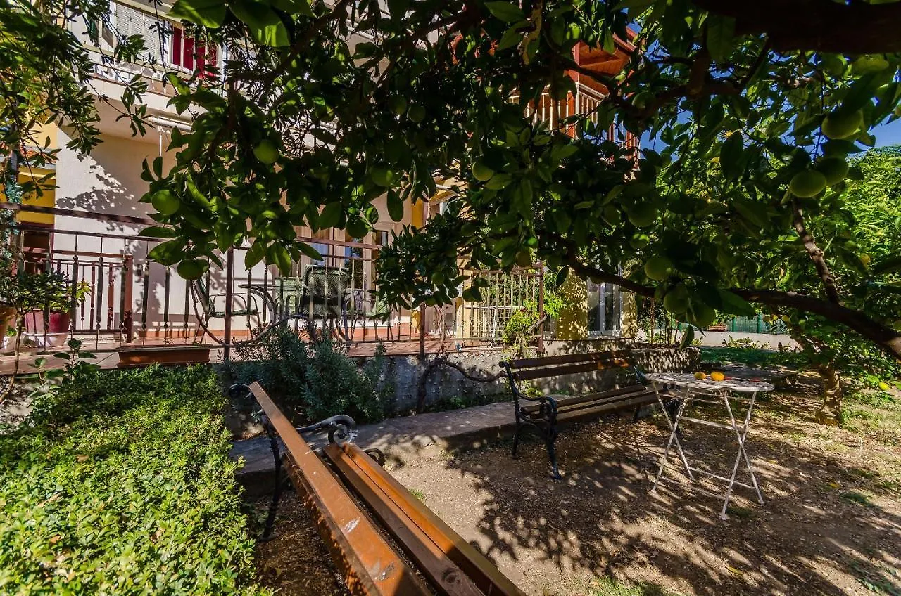 Apartment Benzon Kastela Croatia