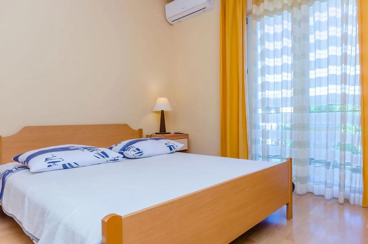 Apartment Benzon Kastela 0*,  Croatia