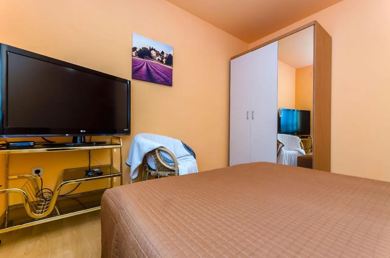 Apartment Benzon Kastela