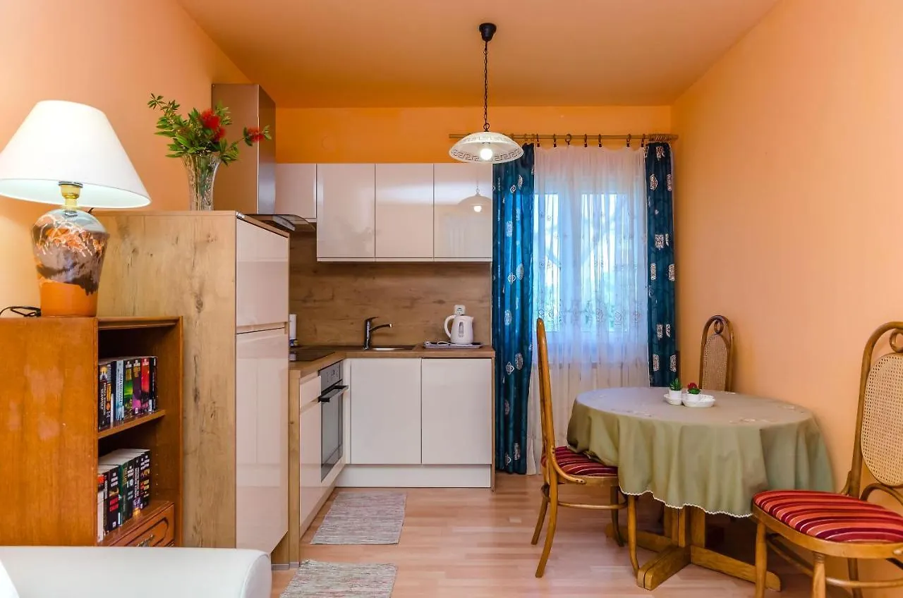 Apartment Benzon Kastela